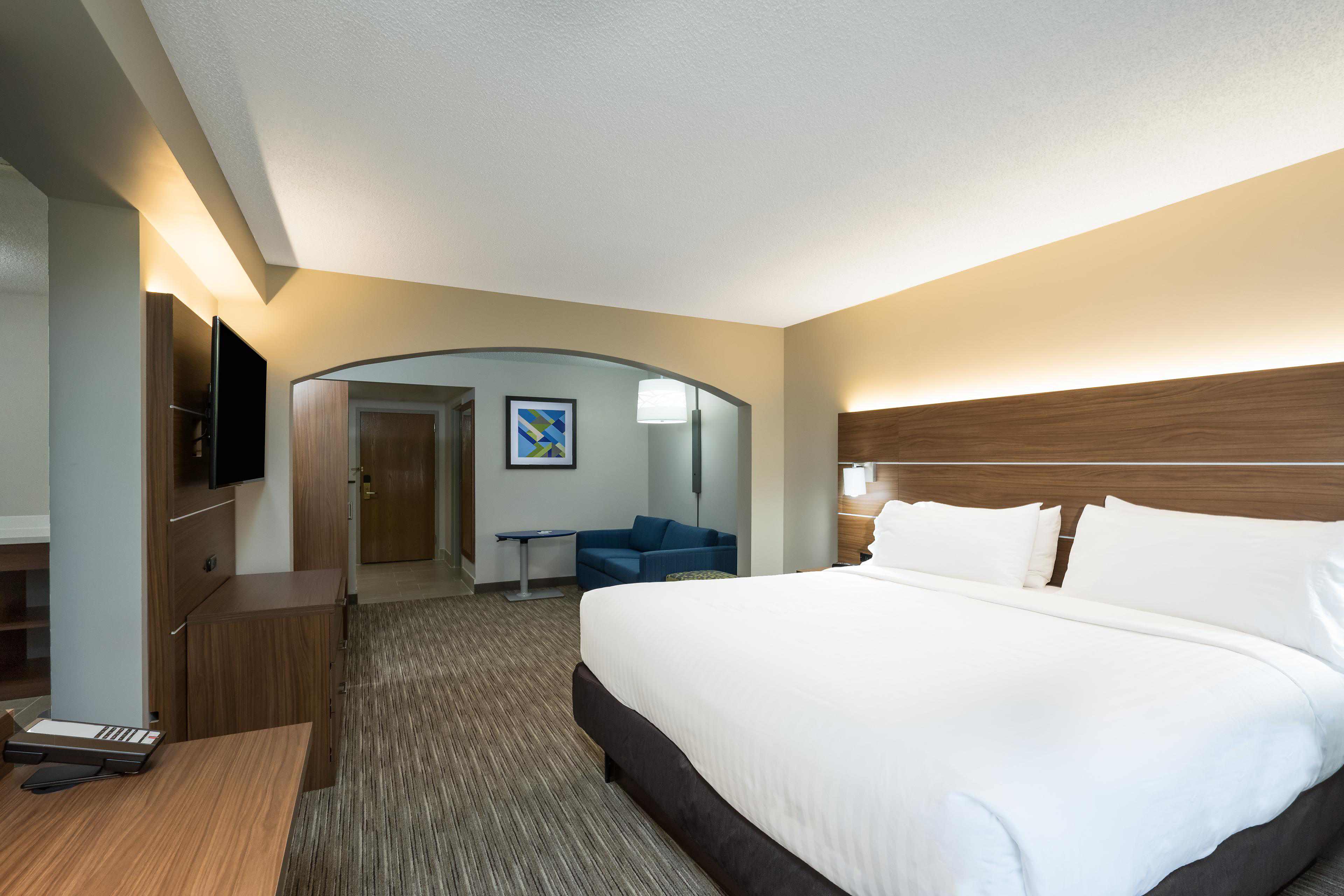 Holiday Inn Express & Suites Louisville East